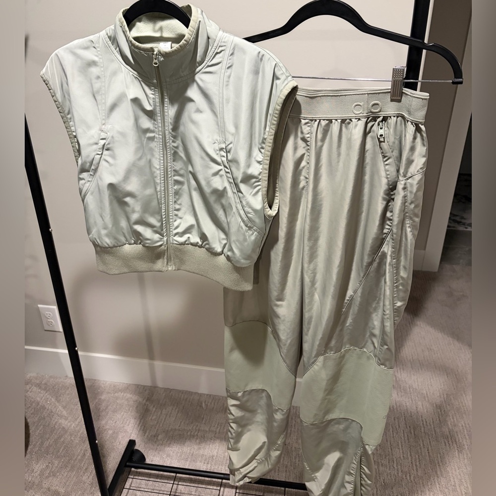 ALO Yoga Limestone 3 Piece Set